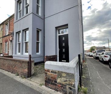 1 bedroom in a house share to rent - Photo 2