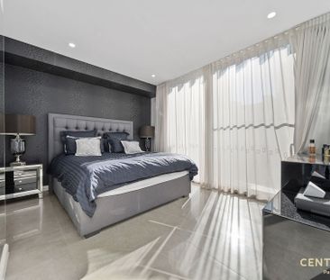 Luxurious Fully Furnished Modern 2-Bedroom Apartment with Waterfron... - Photo 1