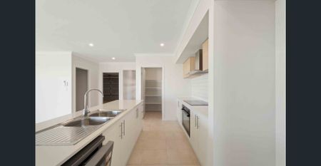 Simply Stunning in Nikenbah - Photo 5