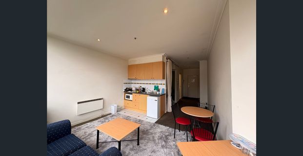 Prime City Living – Furnished Apartment with Stunning Views - Photo 1