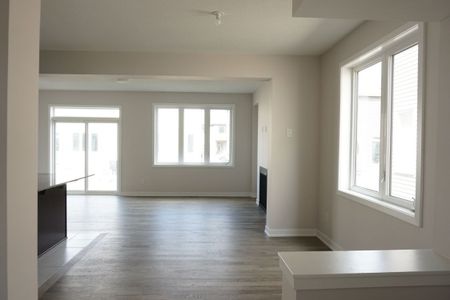 For Lease - 663 ALLIED Mews, Stittsville - Munster - Richmond, Ontario - Photo 2