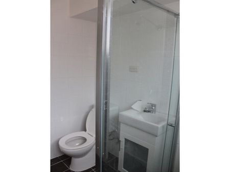 Excellent Condition Unit In Convenient Location ! - Photo 5