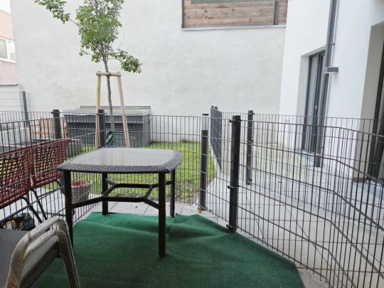 Erstbezug - möbliertes Zuhause - charmante Freifläche - Photo 1