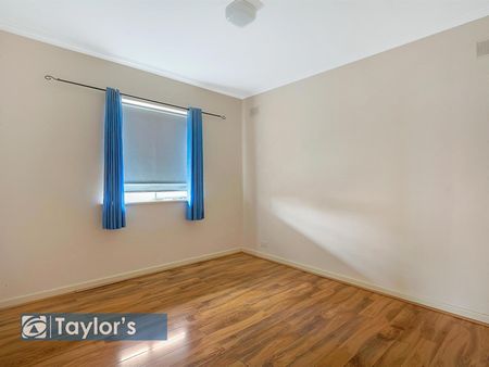 CONVENIENTLY LOCATED UPDATED FAMILY HOME - Photo 4