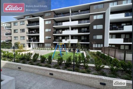 Modern, Bright & Spacious Apartment in Prime Location - Photo 2