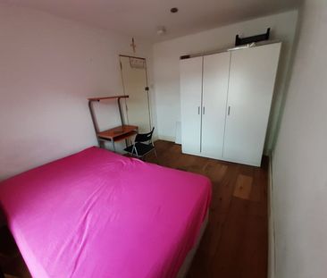 Room in a Shared House, Albert Square, E15 - Photo 1