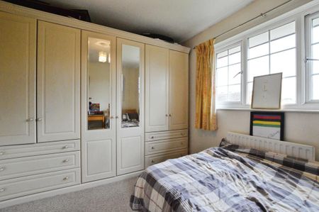 2 bedroom end of terrace house to rent - Photo 3