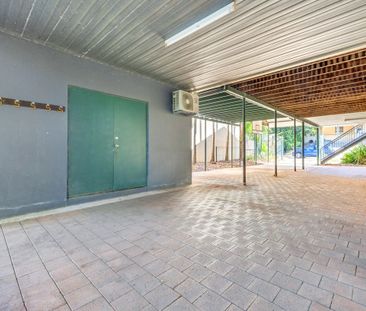 BEAUTIFUL, LARGE FAMILY HOME! - Photo 3