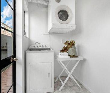 Charming Remuera 3BR & 2BTH Stand-alone Townhouse! - Photo 6