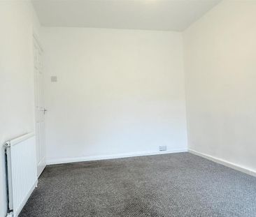 2 bedroom end of terrace house to rent - Photo 4