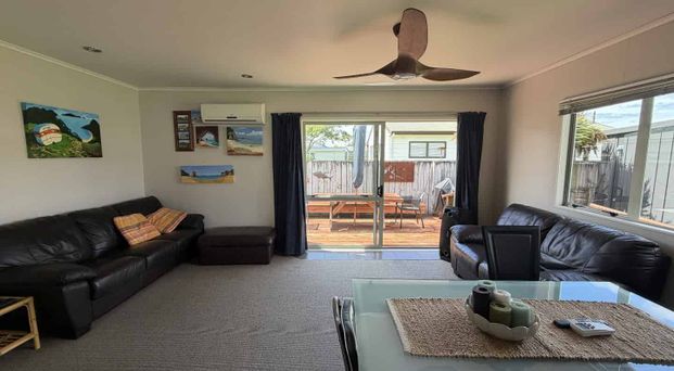 Charming 2-Bedroom House with Sleepout - Photo 1