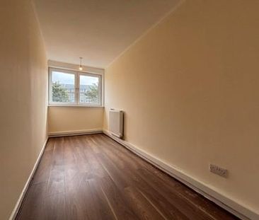3 bedroom flat to rent - Photo 5