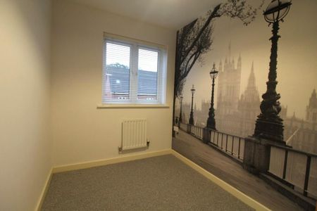 4 bedroom semi-detached house to rent - Photo 2