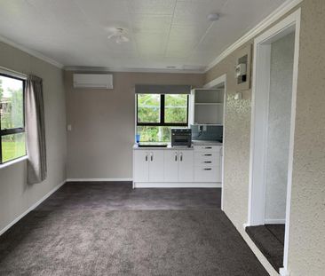 One bedroom self-contained flat in quiet setting - Photo 6