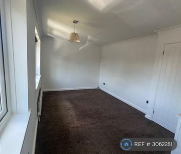 2 bedroom end of terrace house to rent - Photo 2