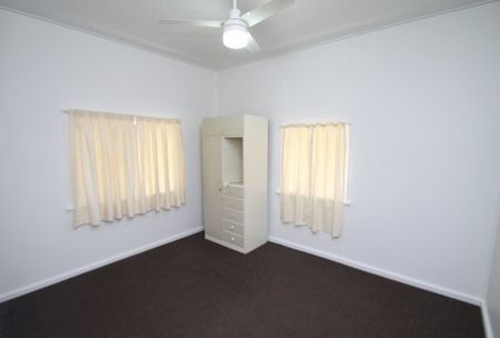 10 Hill Crescent, West Gladstone - Photo 3