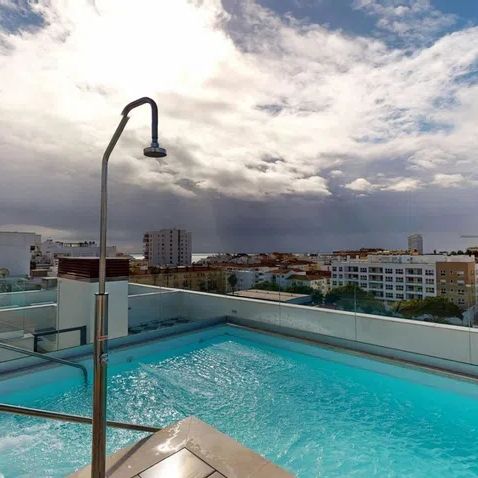 Alquiler de piso en Calle Lazaga - Photo 1