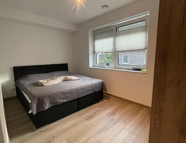 Ich suche einen Mitbewohner für kurze Zeit. - Photo 1