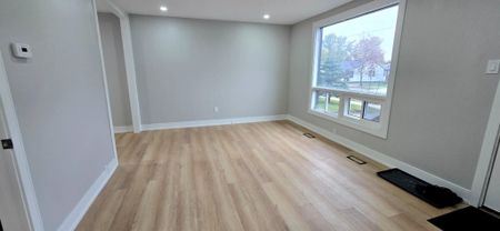 For Lease - 321 Dieppe Street, Welland, Ontario - Photo 2
