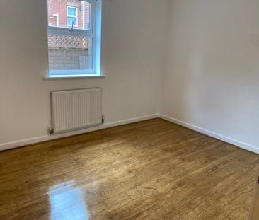 2 bedroom ground floor flat to rent - Photo 2