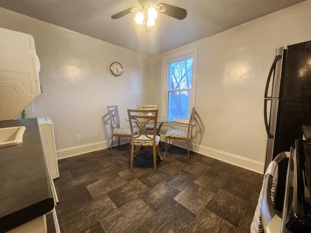 644 Churchill Avenue North - Photo 2