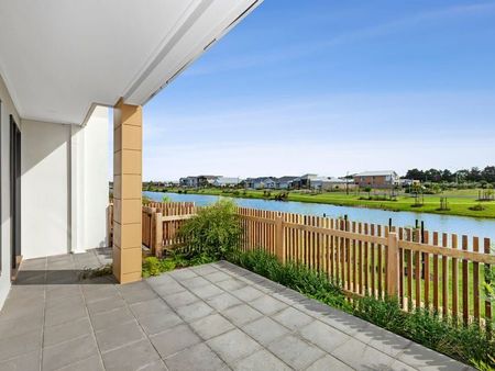 Townhouse with Water View - Photo 5