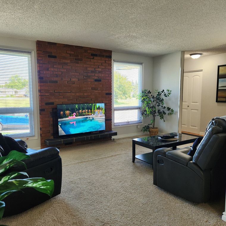 19 Newcombe Cres. Main Floor - Photo 1