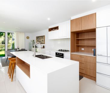 902 Medinah Avenue, Robina QLD 4226 - House For Rent | Domain - Photo 4