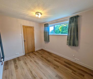 4 bedroom semi-detached bungalow to rent - Photo 2