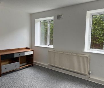 Redmires Court, Salford - Photo 6