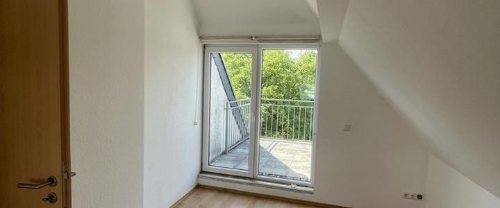 Helle 2-Zimmer-Dachgeschoss - Wohnung mit Balkon! - Foto 1