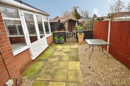 2 bedroom semi-detached house to rent - Photo 4