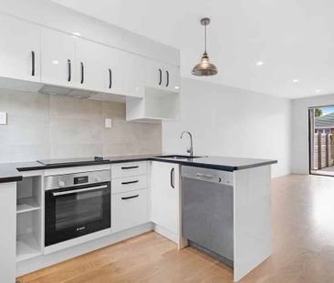 Modern 2-Bedroom + Study Terrace Home in Swanson - Photo 4