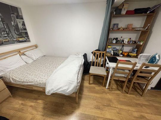 Studio to rent - Photo 1