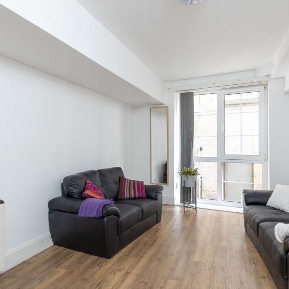 1 bedroom in a house share to rent - Photo 1