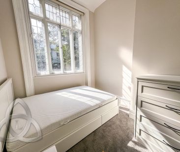 Queens Gardens, Bayswater, London, W2 3BA - Photo 2
