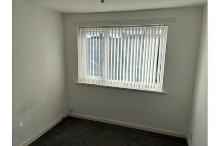 4 bedroom semi-detached house to rent - Photo 5