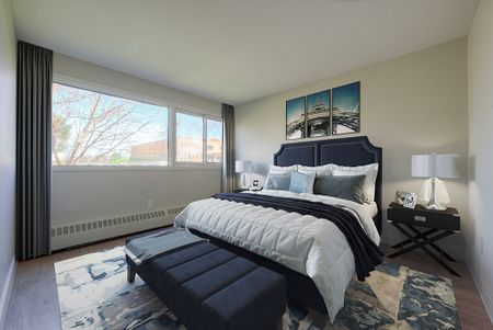 Silver Springs Park 2 — 3 Bedroom Townhouse + Den - Photo 4