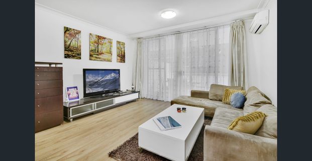 This stylish fully furnished one bedroom apartment - Photo 1