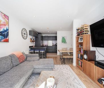 2 bedroom flat to rent - Photo 2