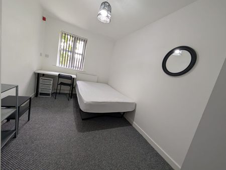 6 Bed Terraced House, Denison Court, NG7 - Photo 5