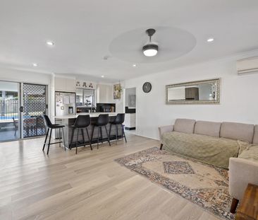 Brick home with huge entertainment area and pool - Photo 3