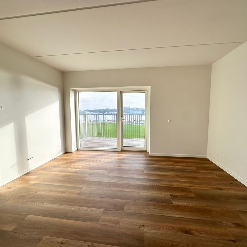 Indbydende lejlighed med panoramaudsigt og moderne komfort - Photo 1