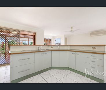 TIMELESS CHARM MEETS SPACIOUS LIVING! - Photo 6