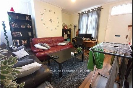 2 Bedroom House Hyde Park Leeds - Photo 2