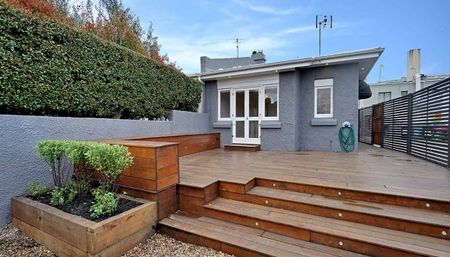 Mount Eden Stunner! - Photo 5