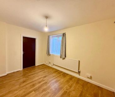 2 bedroom end of terrace house to rent - Photo 3