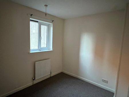 2 bedroom ground floor flat to rent - Photo 5