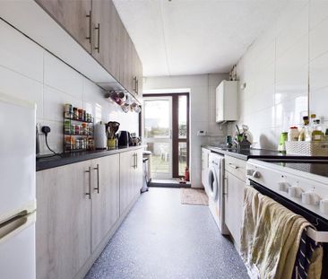 4 bedroom terraced house to rent - Photo 6