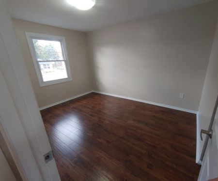 For Lease - 25B Cundles Road, Barrie, Ontario - Photo 2